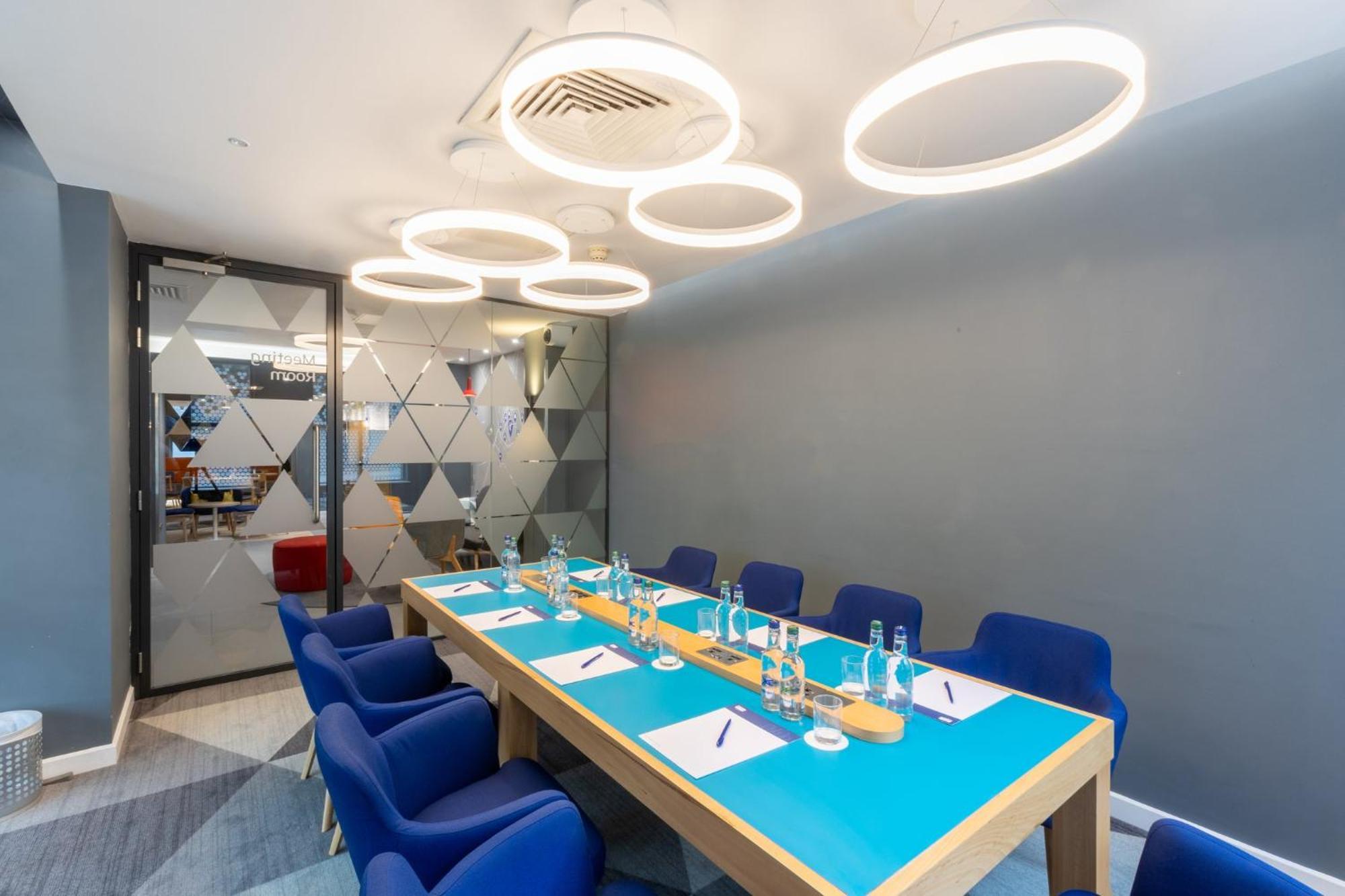 Holiday Inn Express London Croydon By Ihg Exterior photo