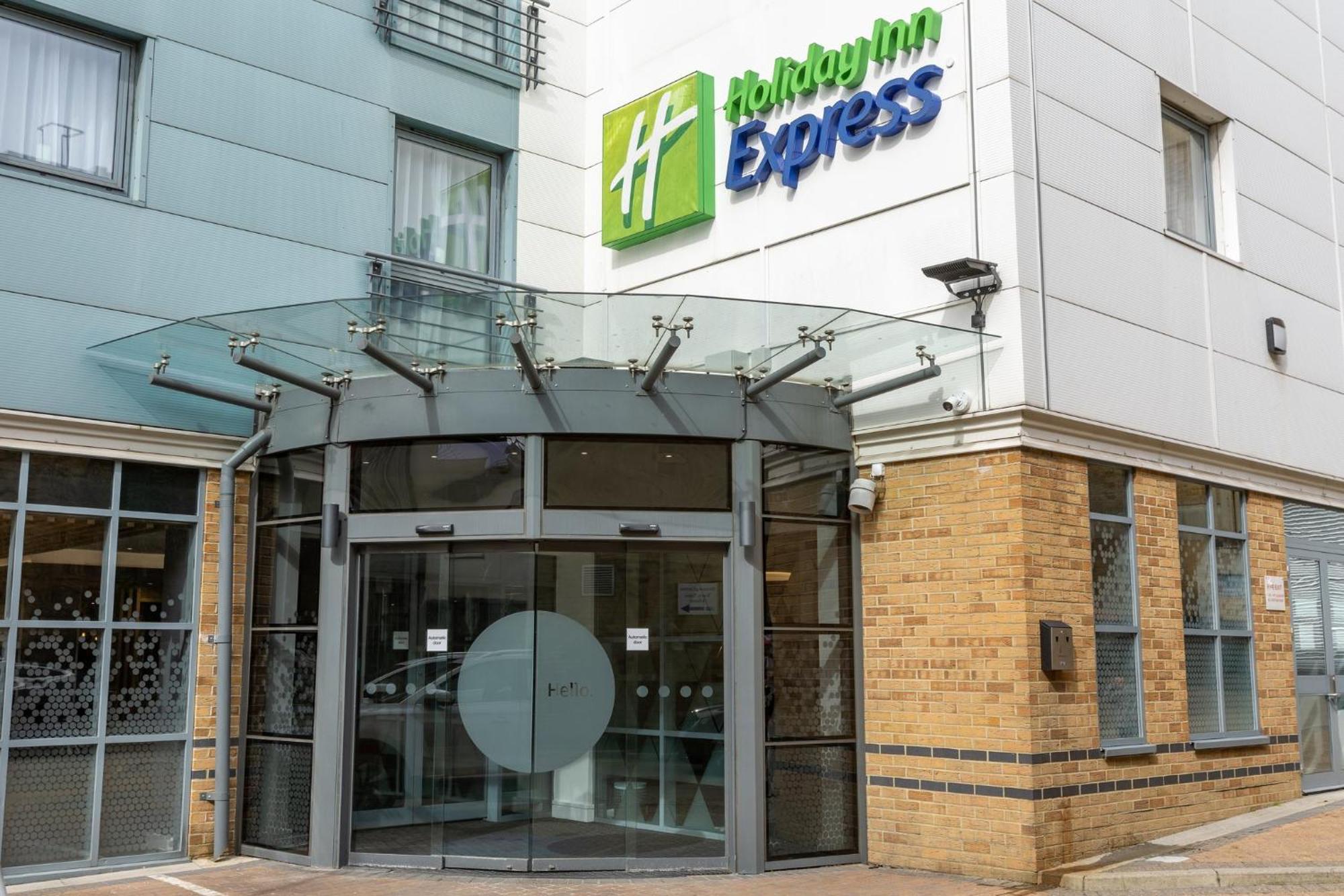 Holiday Inn Express London Croydon By Ihg Exterior photo