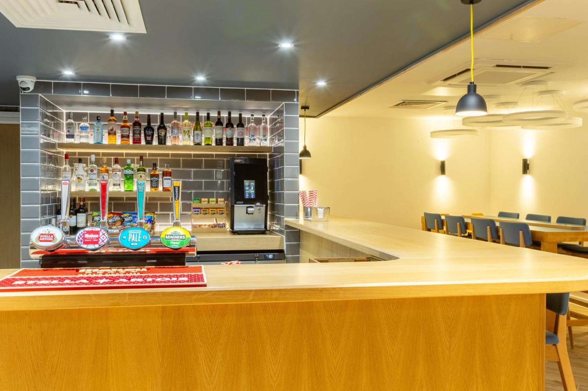 Holiday Inn Express London Croydon By Ihg Exterior photo