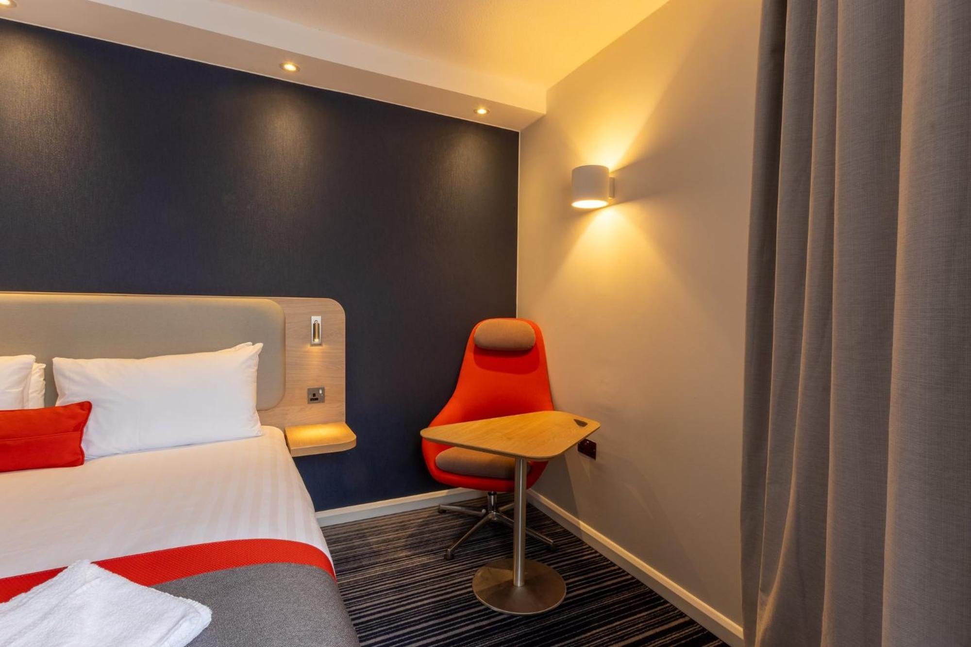 Holiday Inn Express London Croydon By Ihg Exterior photo