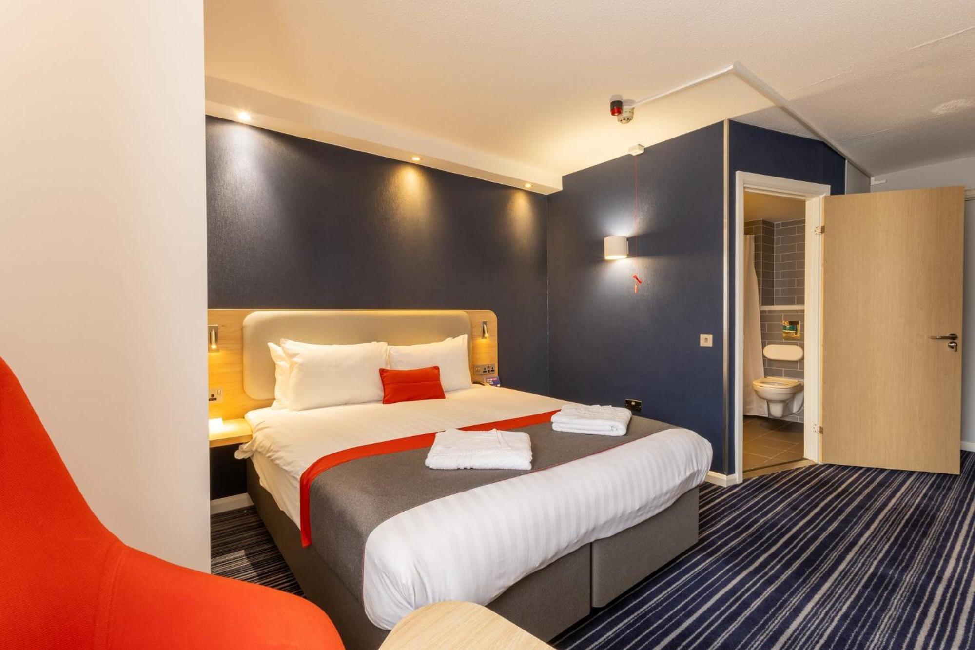 Holiday Inn Express London Croydon By Ihg Exterior photo