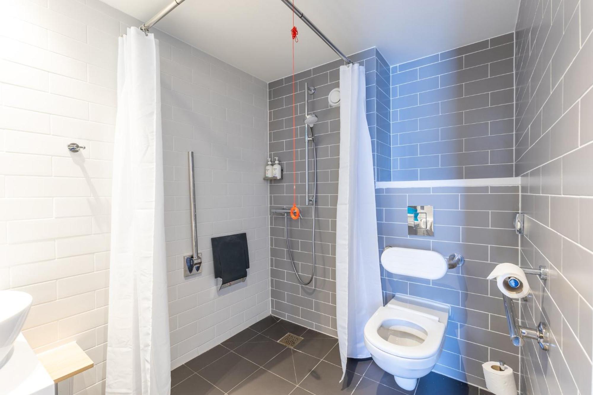 Holiday Inn Express London Croydon By Ihg Exterior photo