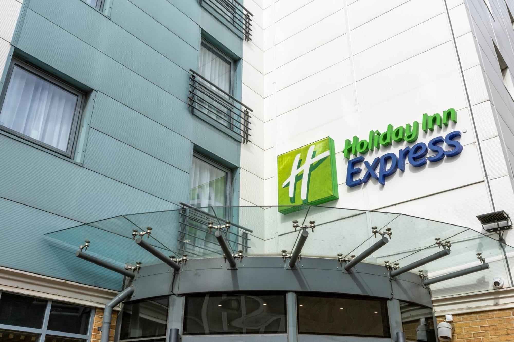 Holiday Inn Express London Croydon By Ihg Exterior photo