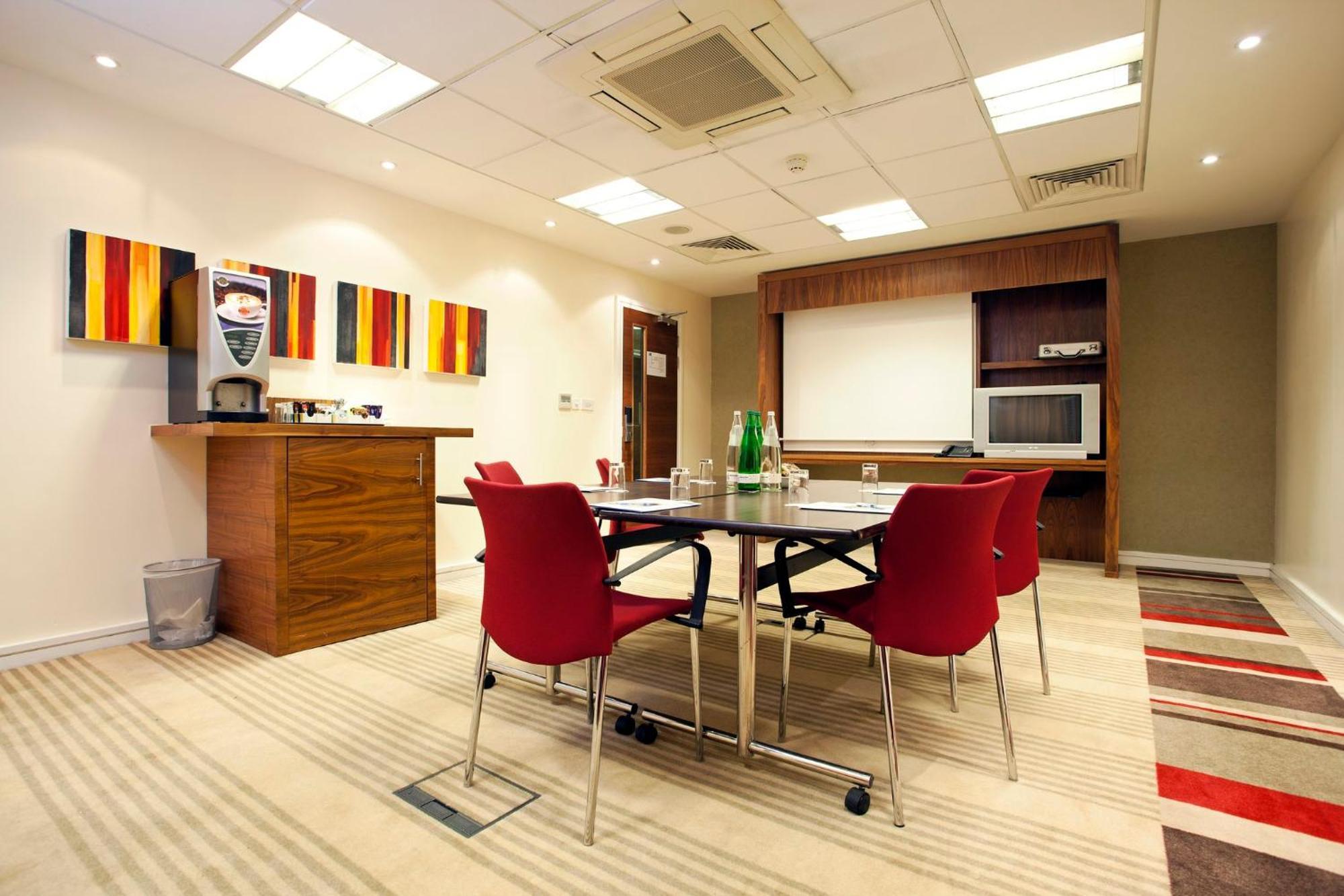 Holiday Inn Express London Croydon By Ihg Exterior photo