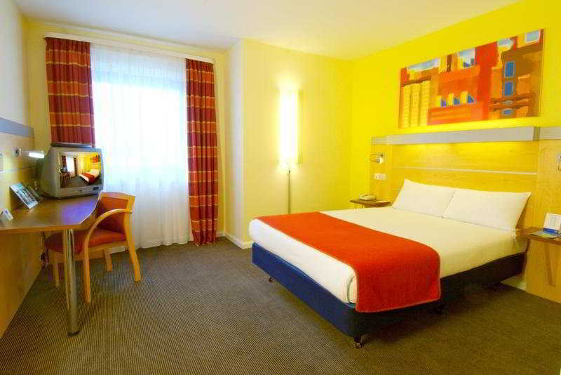 Holiday Inn Express London Croydon By Ihg Exterior photo