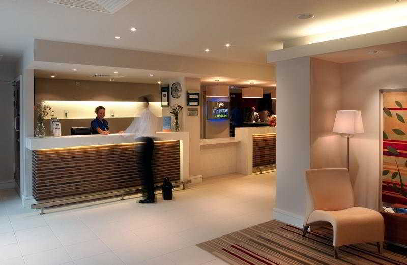 Holiday Inn Express London Croydon By Ihg Exterior photo