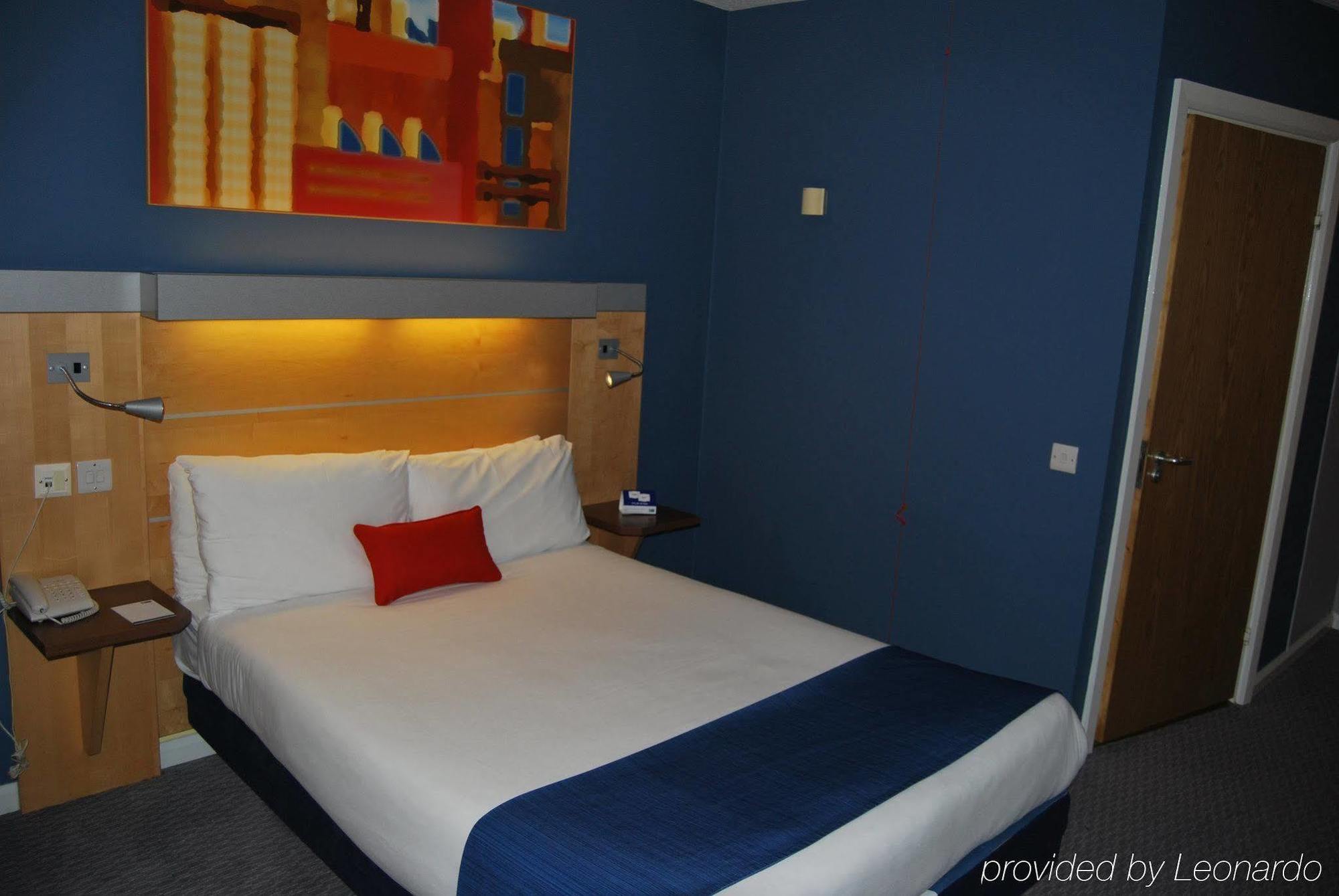 Holiday Inn Express London Croydon By Ihg Exterior photo
